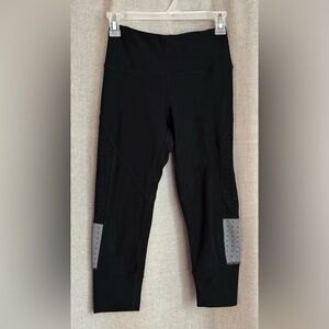 RBX•capri active leggings•XS•polyester/spandex•black & gray•mesh panel accents